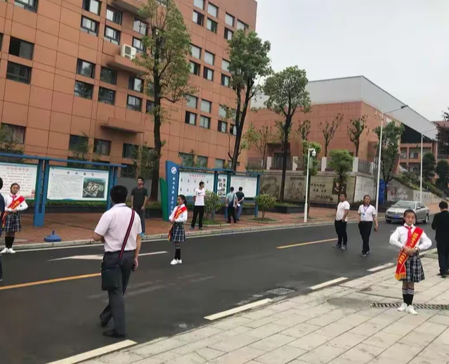 现在许多家长不用再舍近求远真金白银夯实教师根基变革的温度 现在许多家长不用再舍近求远真金白银夯实教师根基变革的温度